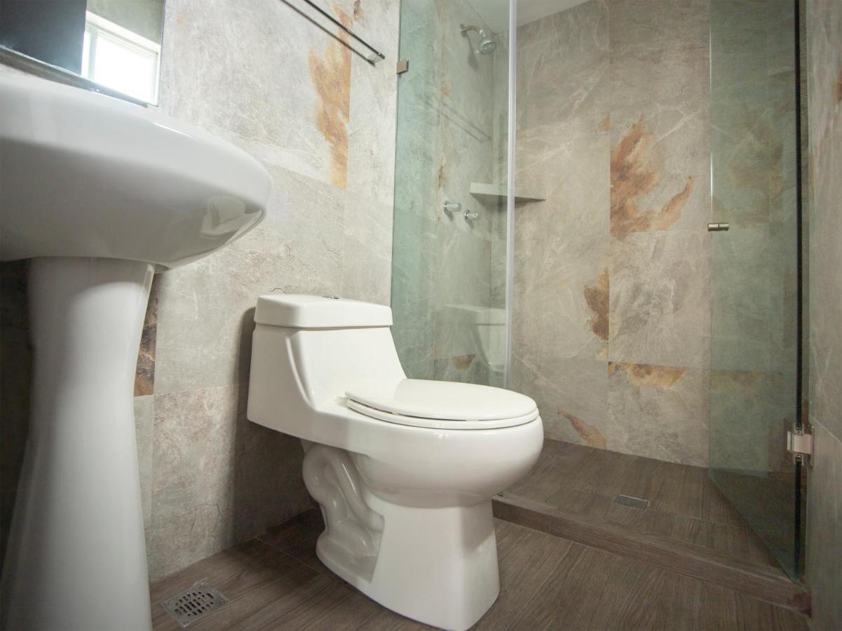 Hotel Adhoc Express Monterrey Zewnętrze zdjęcie